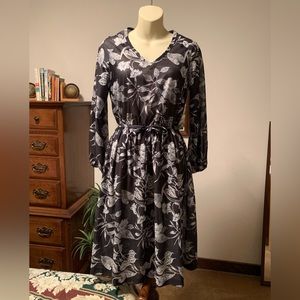 Like New, Mr Duval-Dallas, V-neck cross over neck line, , elastic waist Dress